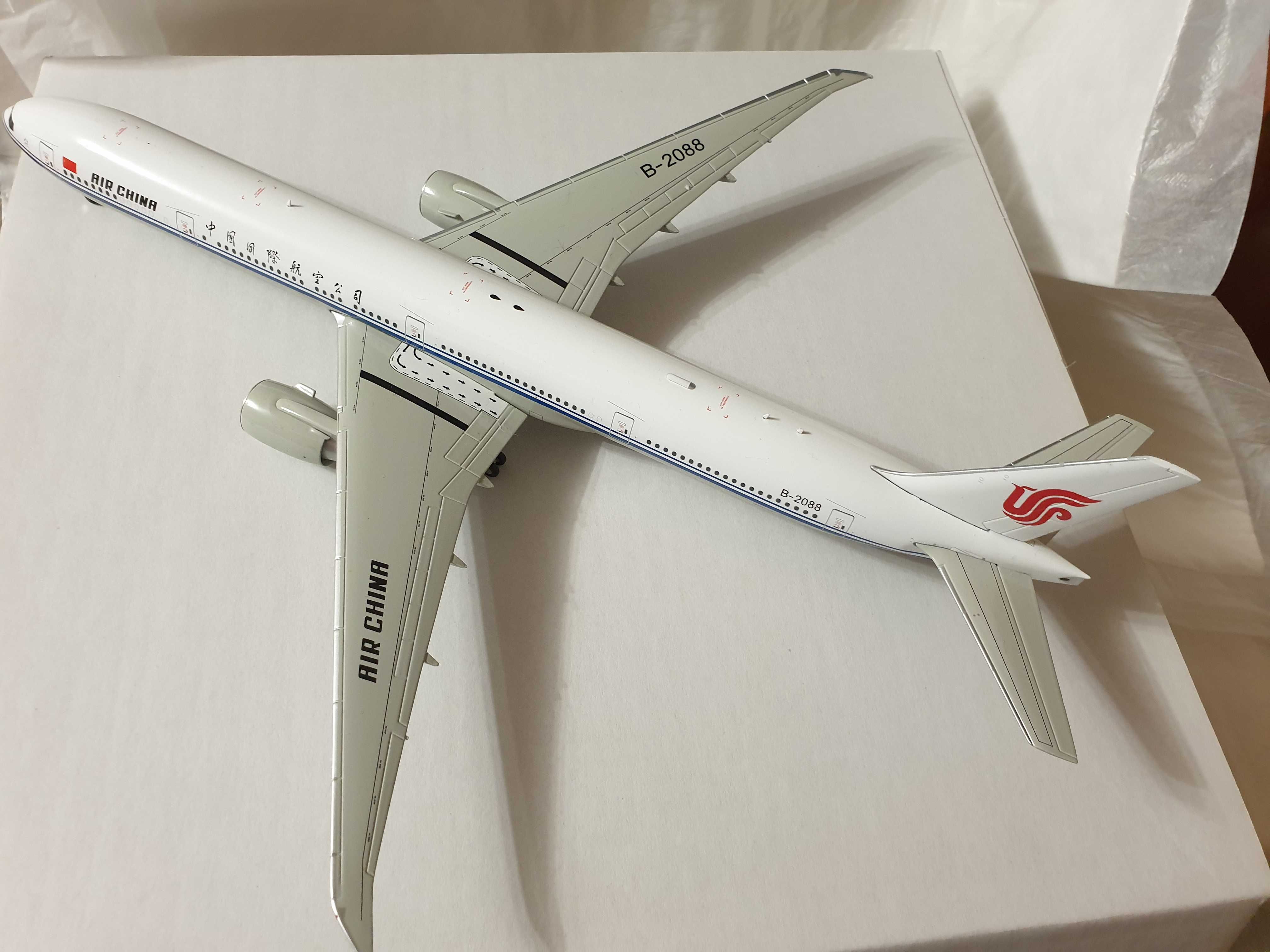 Модель самолета 1\200  jc wings 2983BOEING 777-300ER AIR CHINA