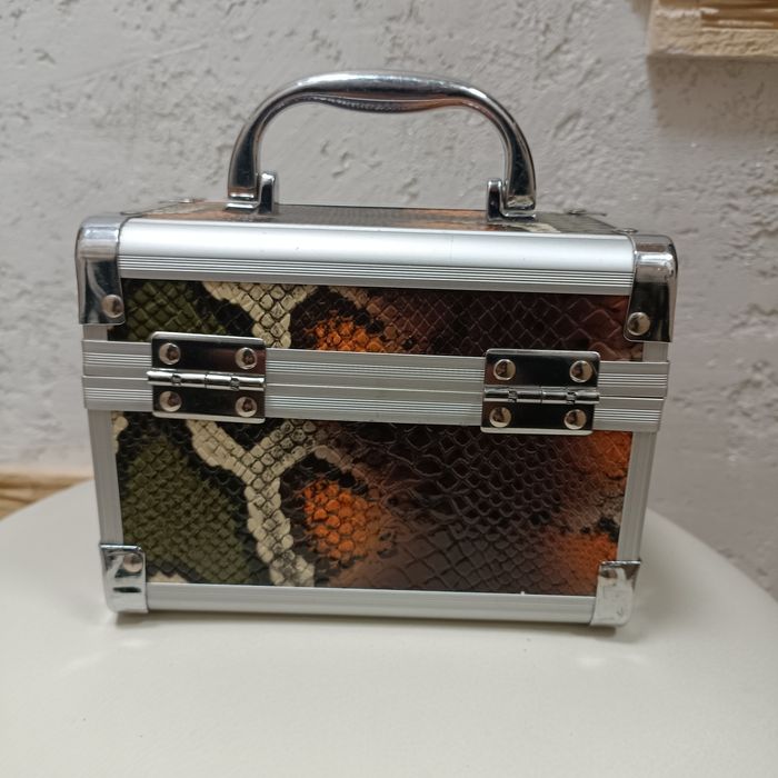 Шкатулка для украшений.