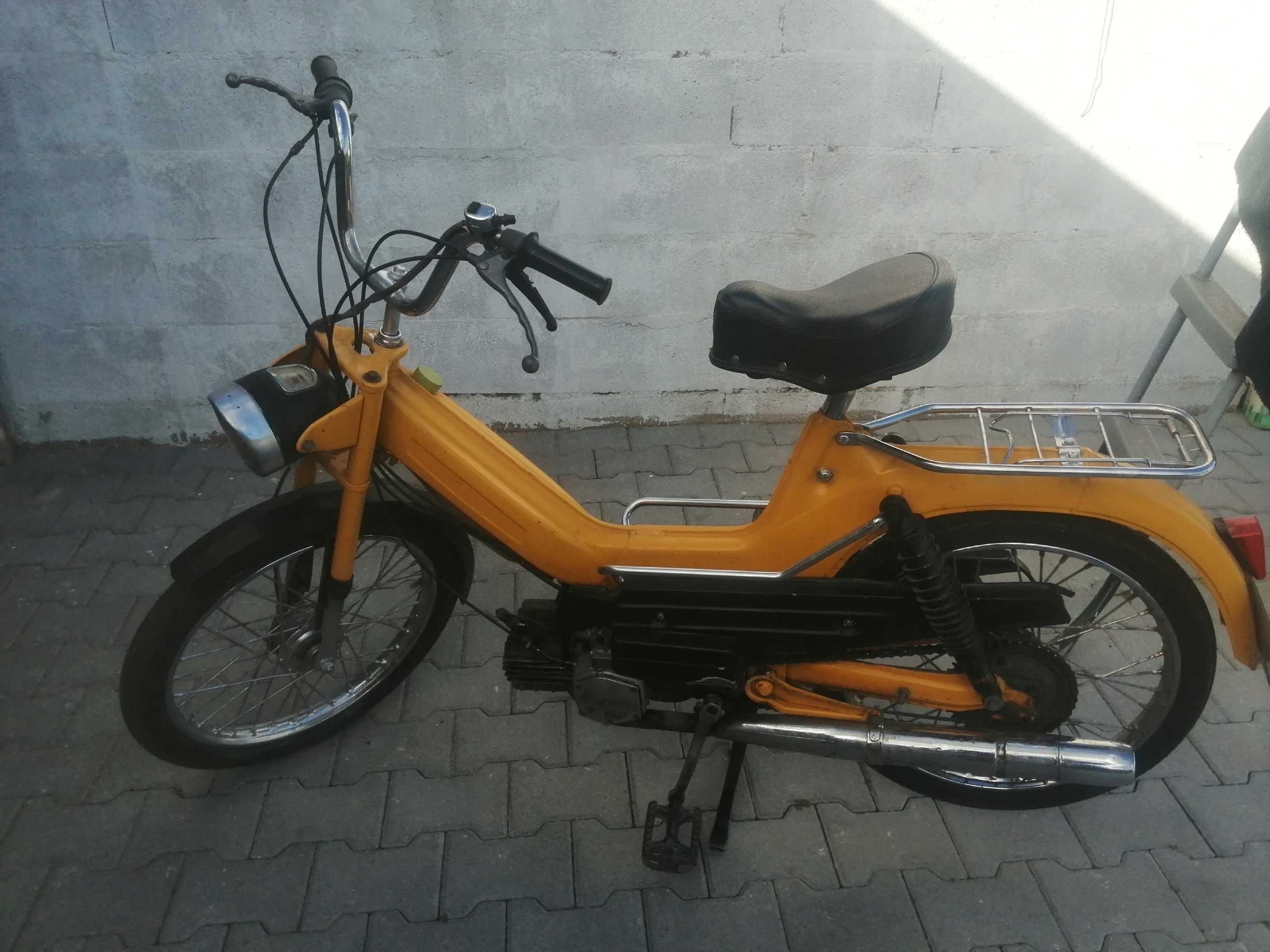 Motorizada antiga sach minorca