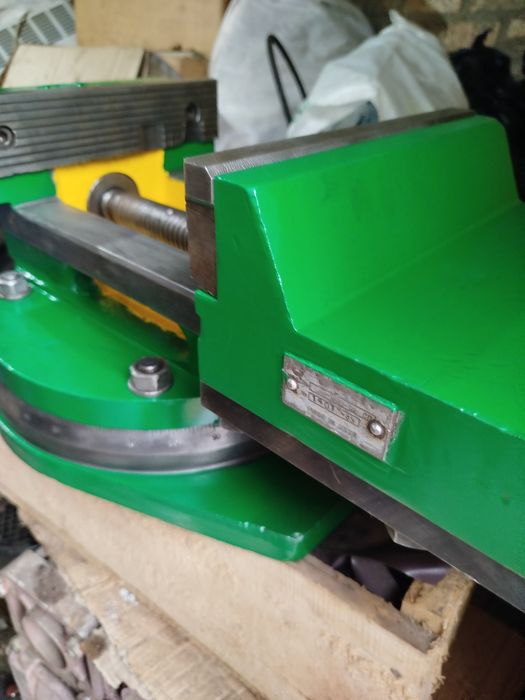 Лещата тиски станочні поворотні 250 мм