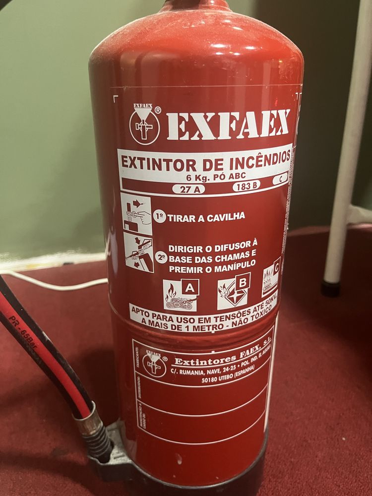 Extintor  de incêncios pó
