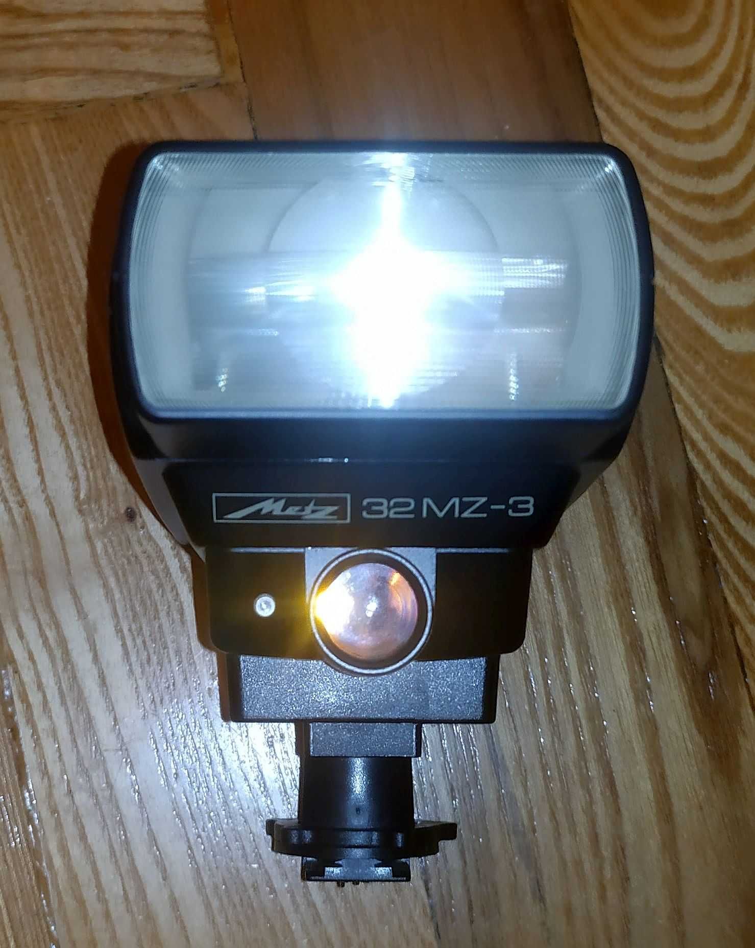 Aparat Pentax ZX-5 z lampą błyskową