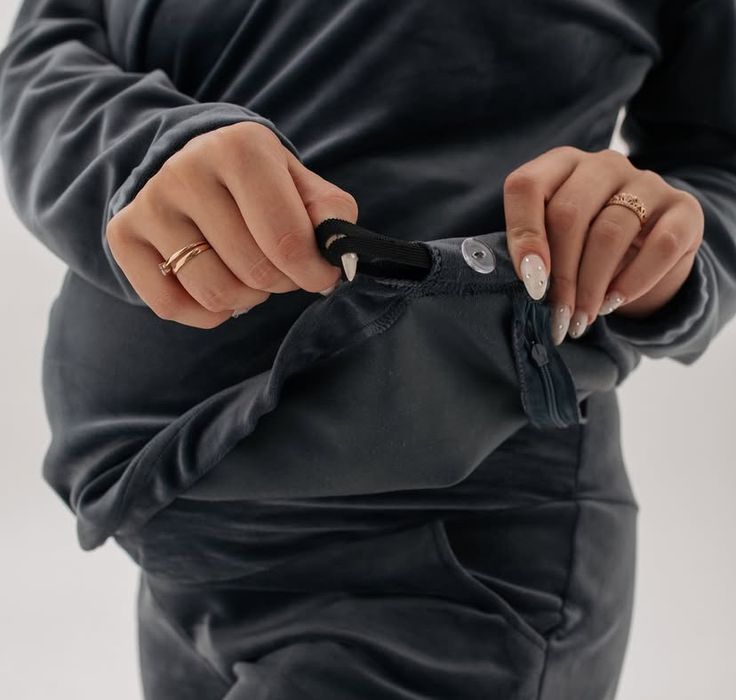 Продам спортивний костюм для вагітних