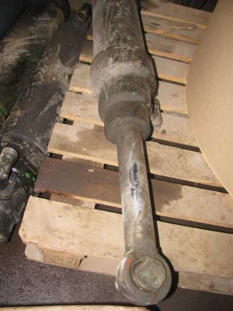 Гідроциліндр довжина 90 см.