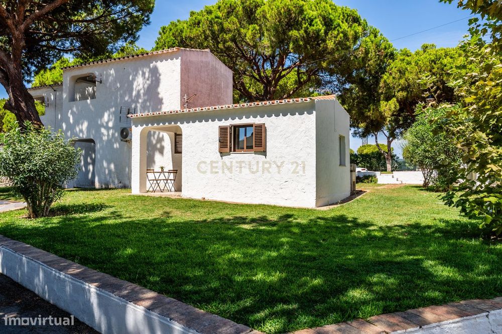 Apartamento de Charme, Totalmente Renovado, em condomínio fechado