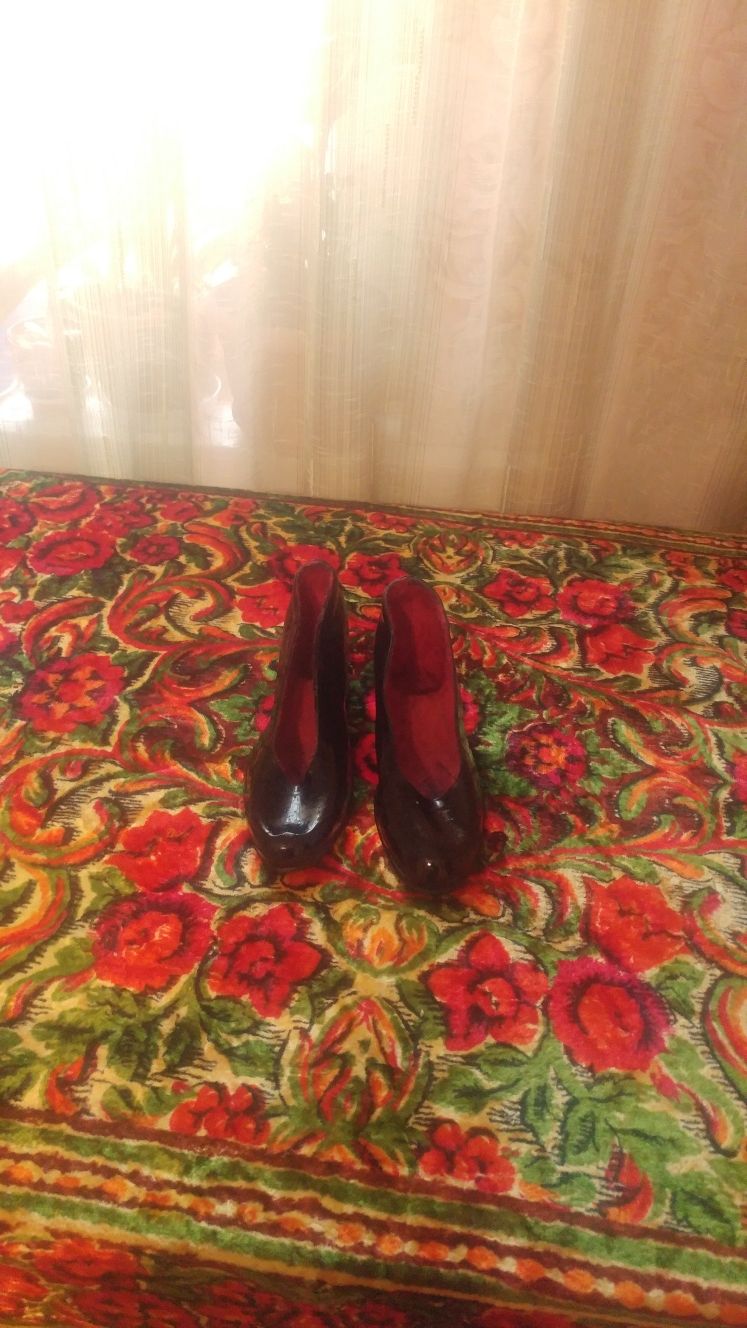 Галоши резиновые женские туфелькой с каблуком 1952 год.новые