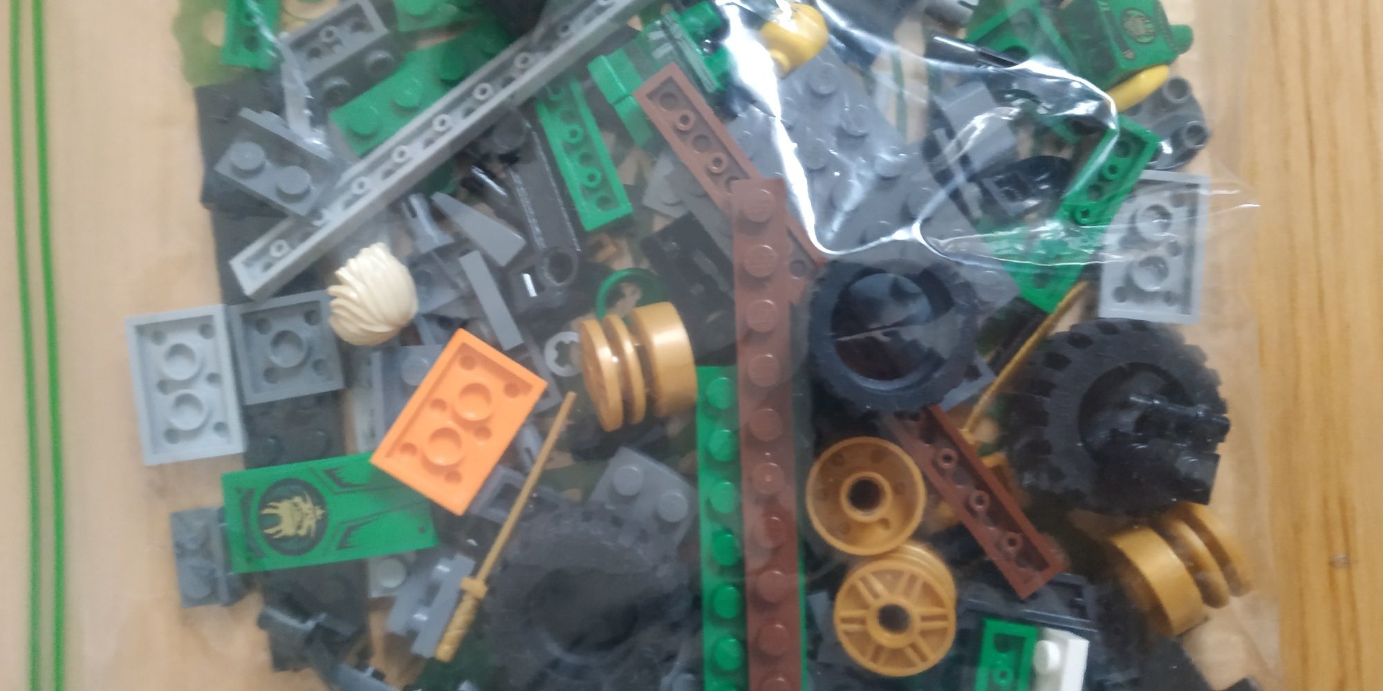 127 elementów LEGO Ninjago 71700 Dżunglowy Ścigacz