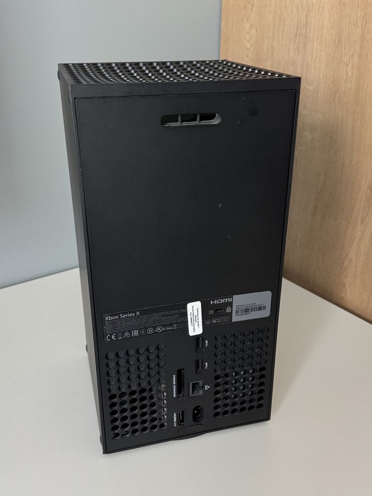Konsola Xbox Series X + 2 pady