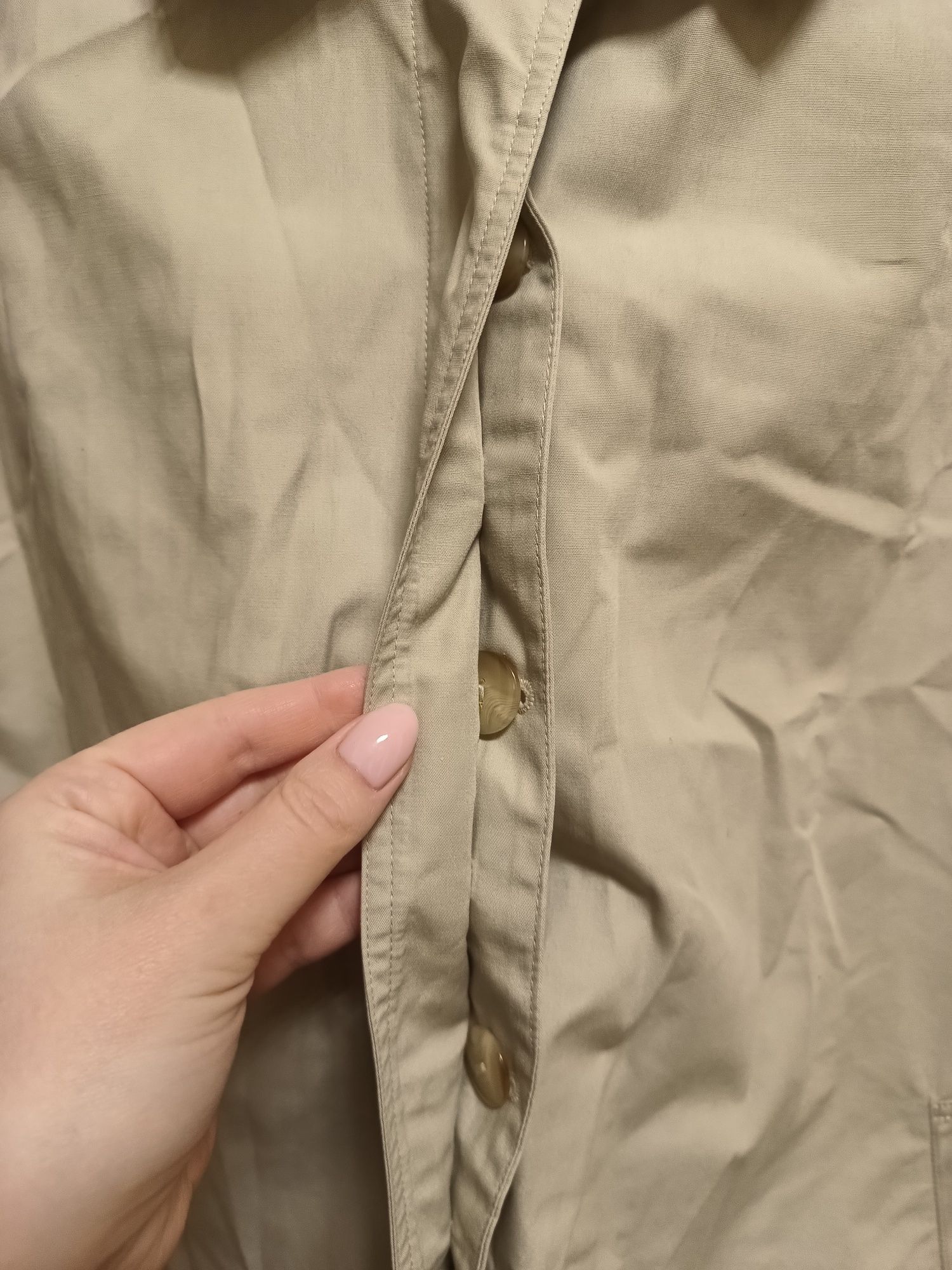 Beżowa kurtka na guziki oversize