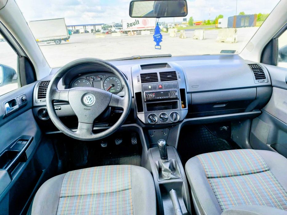 Polo 1.4benz.80 koni,5 drzwi,bez korozji,stan techniczny bdb.