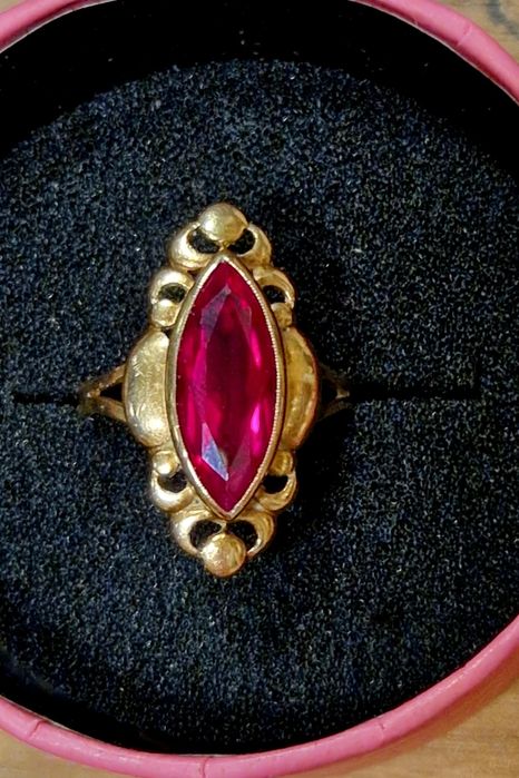 Pierścionek złoty z naturalnym rubinem – vintage PRL, próba 585, 4.76g
