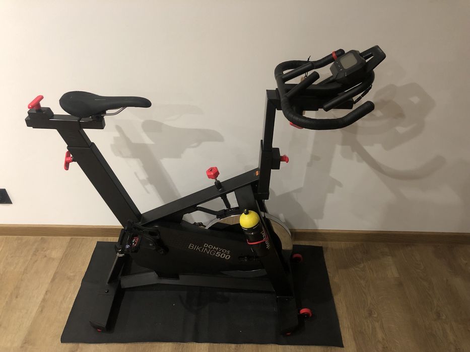 Rower stacjonarny marki DOMYOS BIKING 500