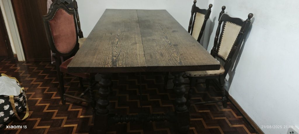 Mesa em Madeira panga panga