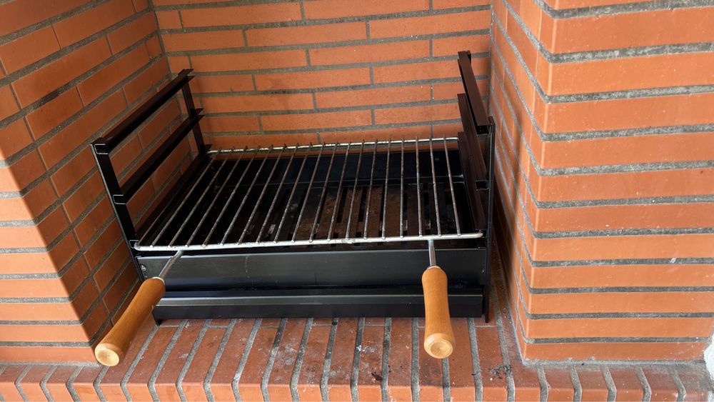 Muito novo GRELHADOR. Usado 5 vezes apenas.