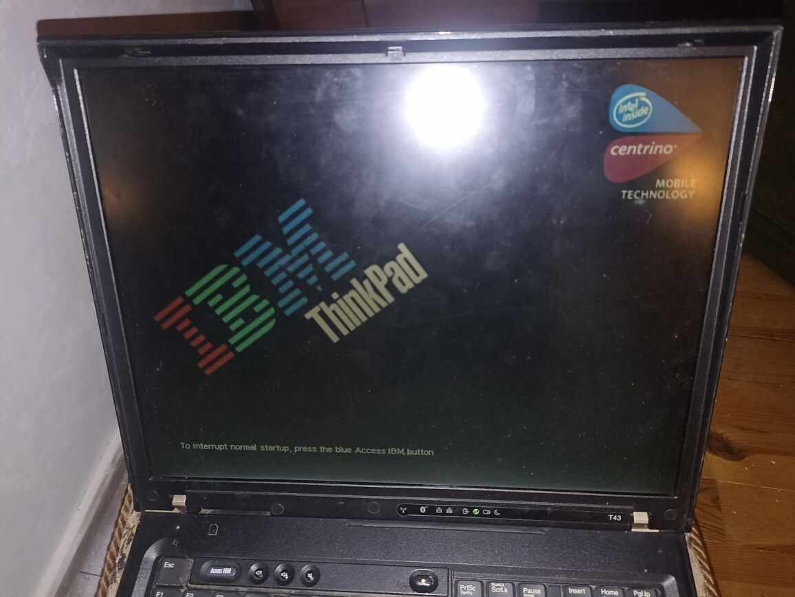 Uszkodzony laptop IBM T1871, na części