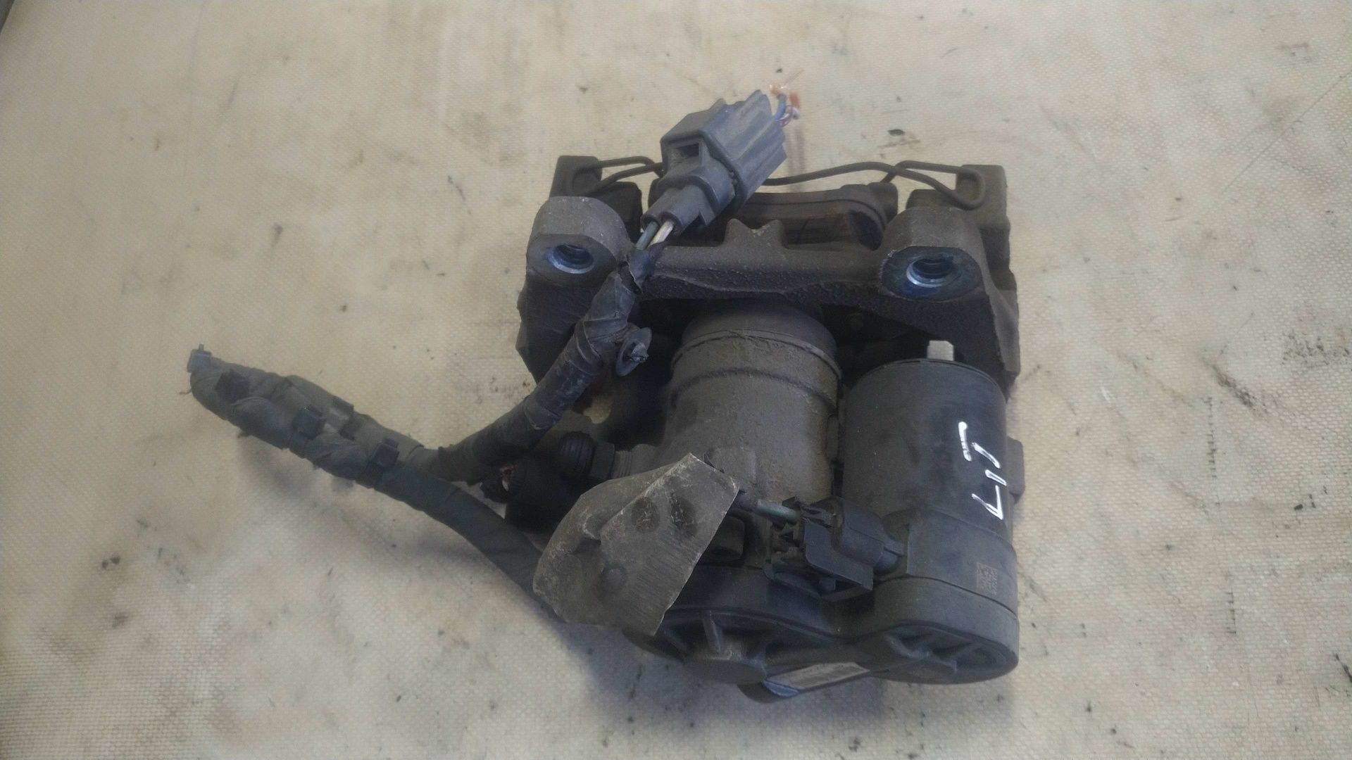 ) S-Max Mk2 zacisk hamulcowy lewy tył