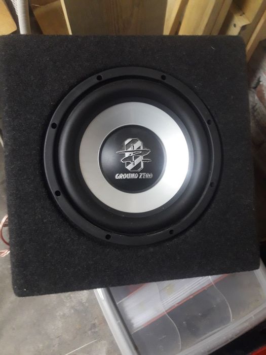 Subwoofer w obudowie