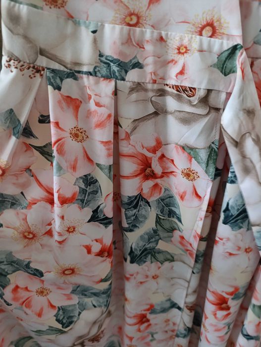 Платье в пол, с шикарной расцветкой.