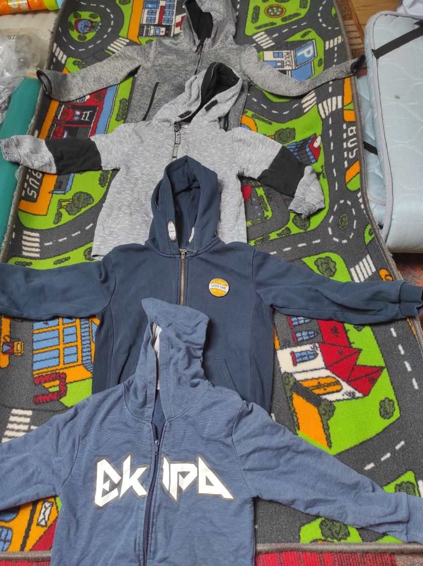 Bluzy dla chłopca rozmiar 134.