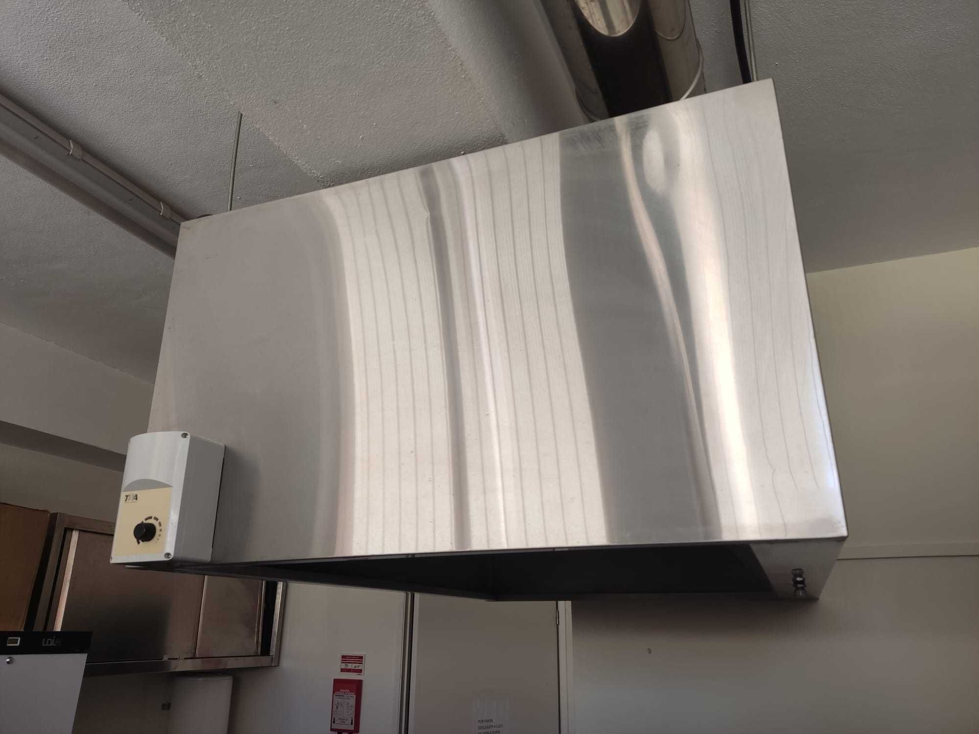 Exaustor Industrial em Inox com Motor e Tubulação