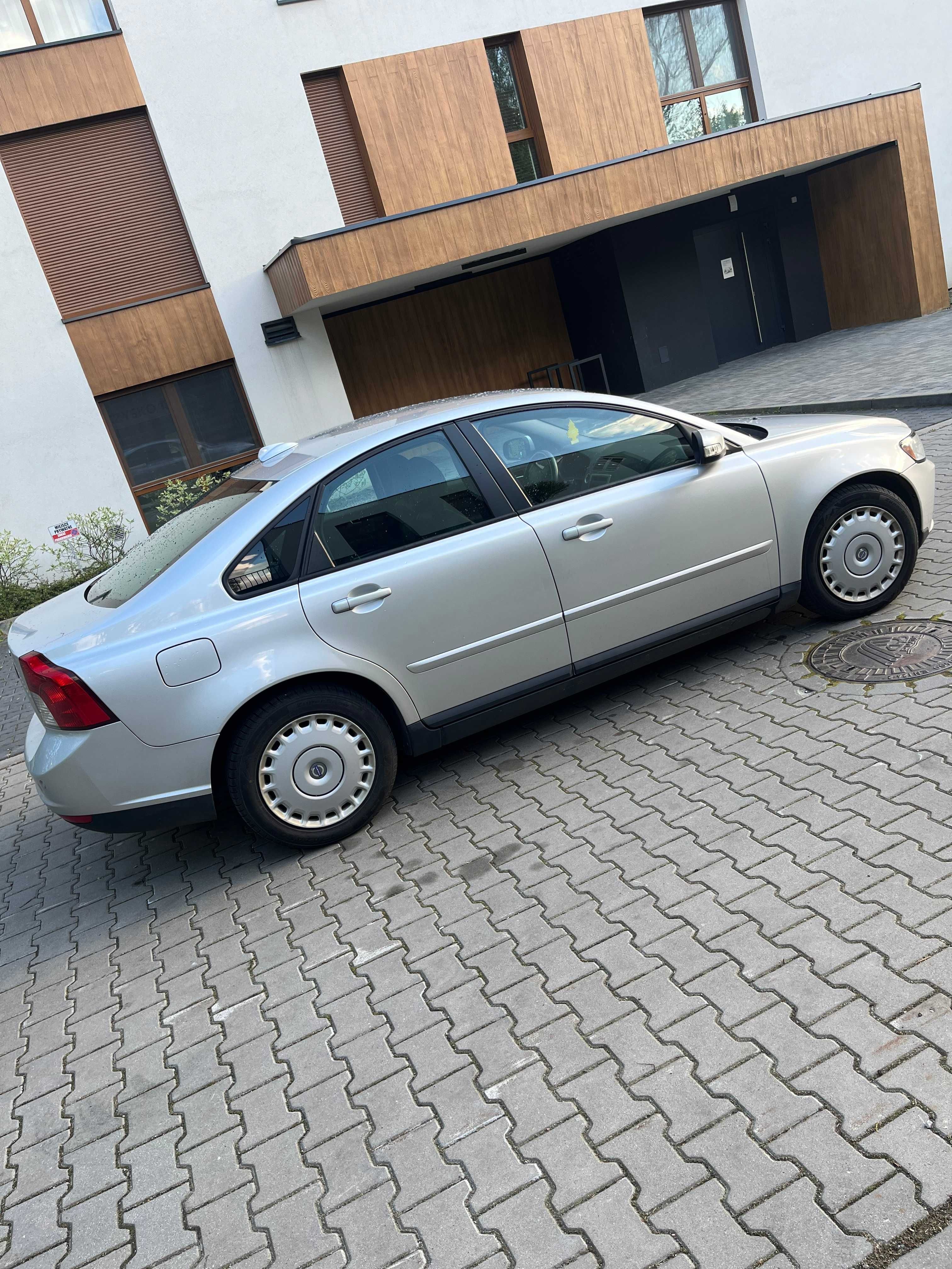 Szukasz niezawodnego samochodu? Volvo S40 na sprzedaż.