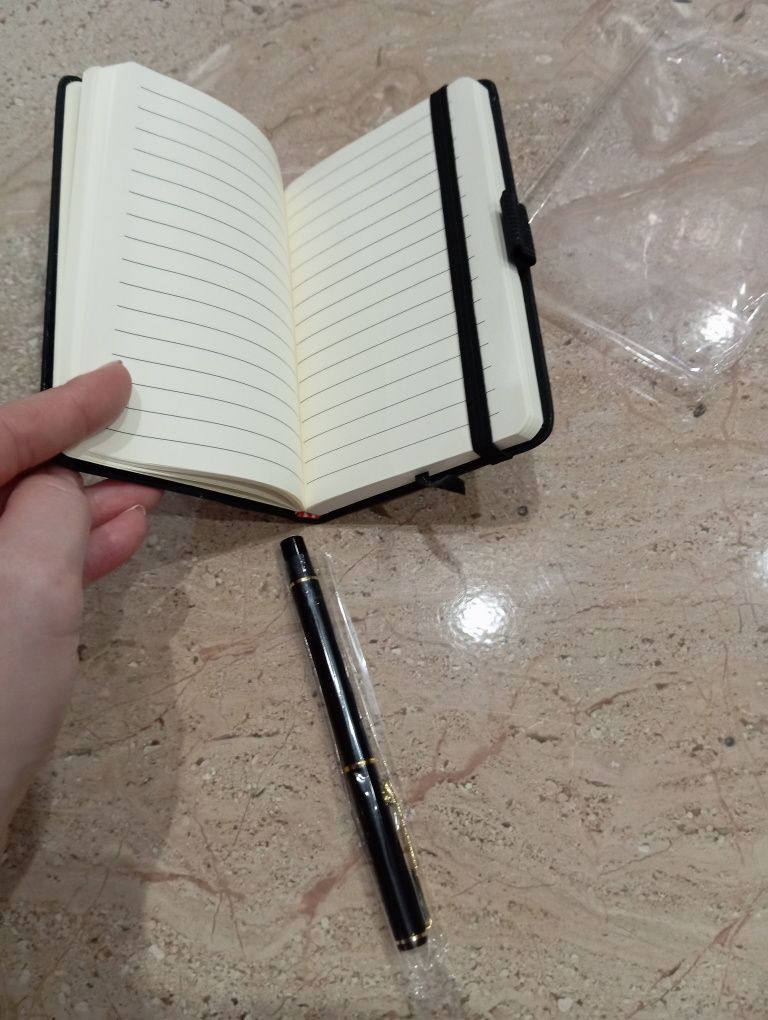 Notes z długopisem