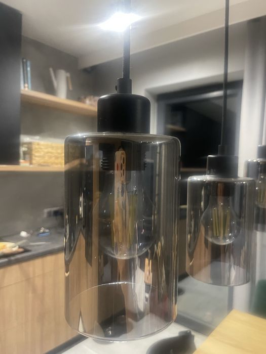 Lampa 3 klosze wiszaca do jadalni salonu