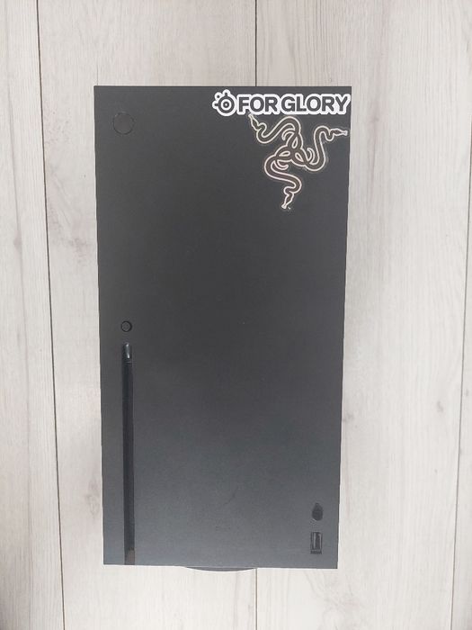 Xbox Series X 1TB + 8 gier- 3 lata gwarancji
