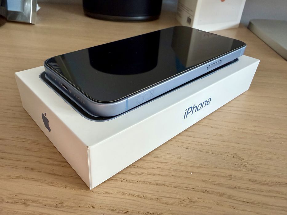 Iphone 14 niebieski