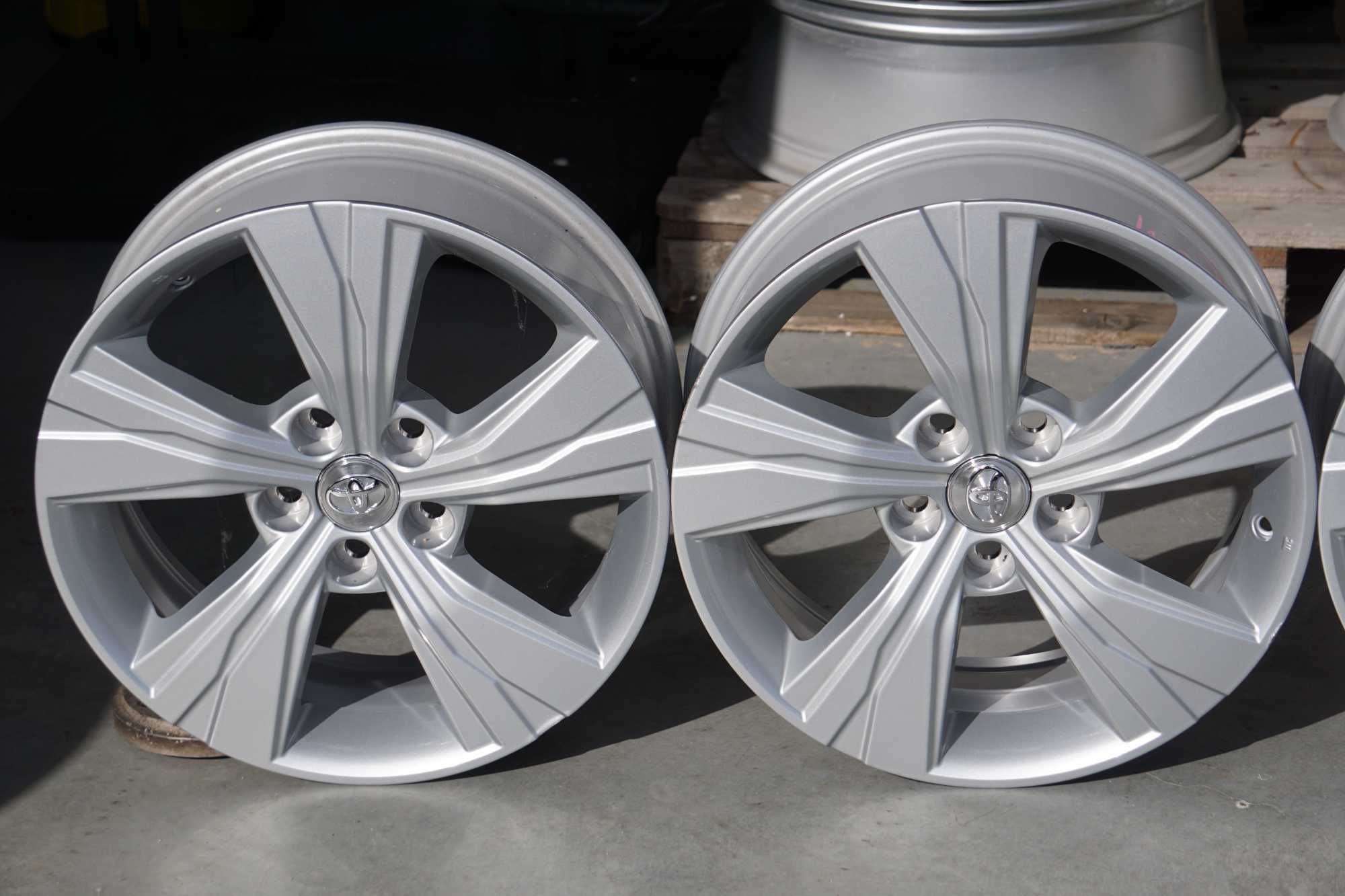 Alufelgi oryginał Toyota 5x114,3 6,5Jx17 et35 cb60,1mm srebrne 2023r!