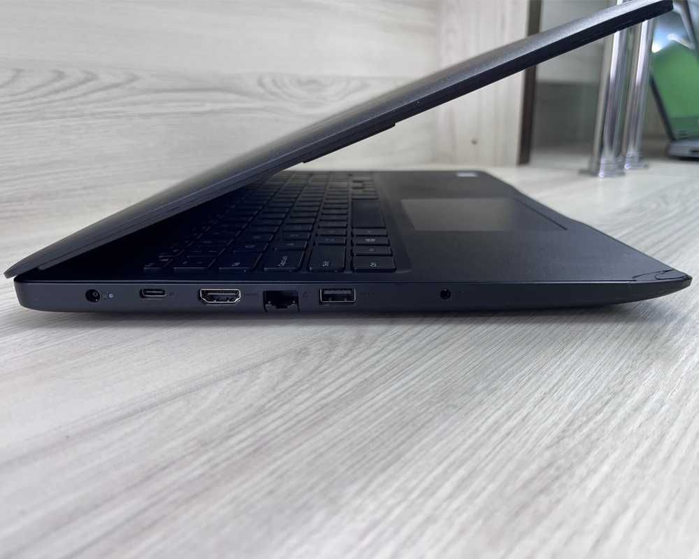 Офісний Dell Latitude 3590 15.6" FHD Intel Core i5 8GB SSD M2 256GB