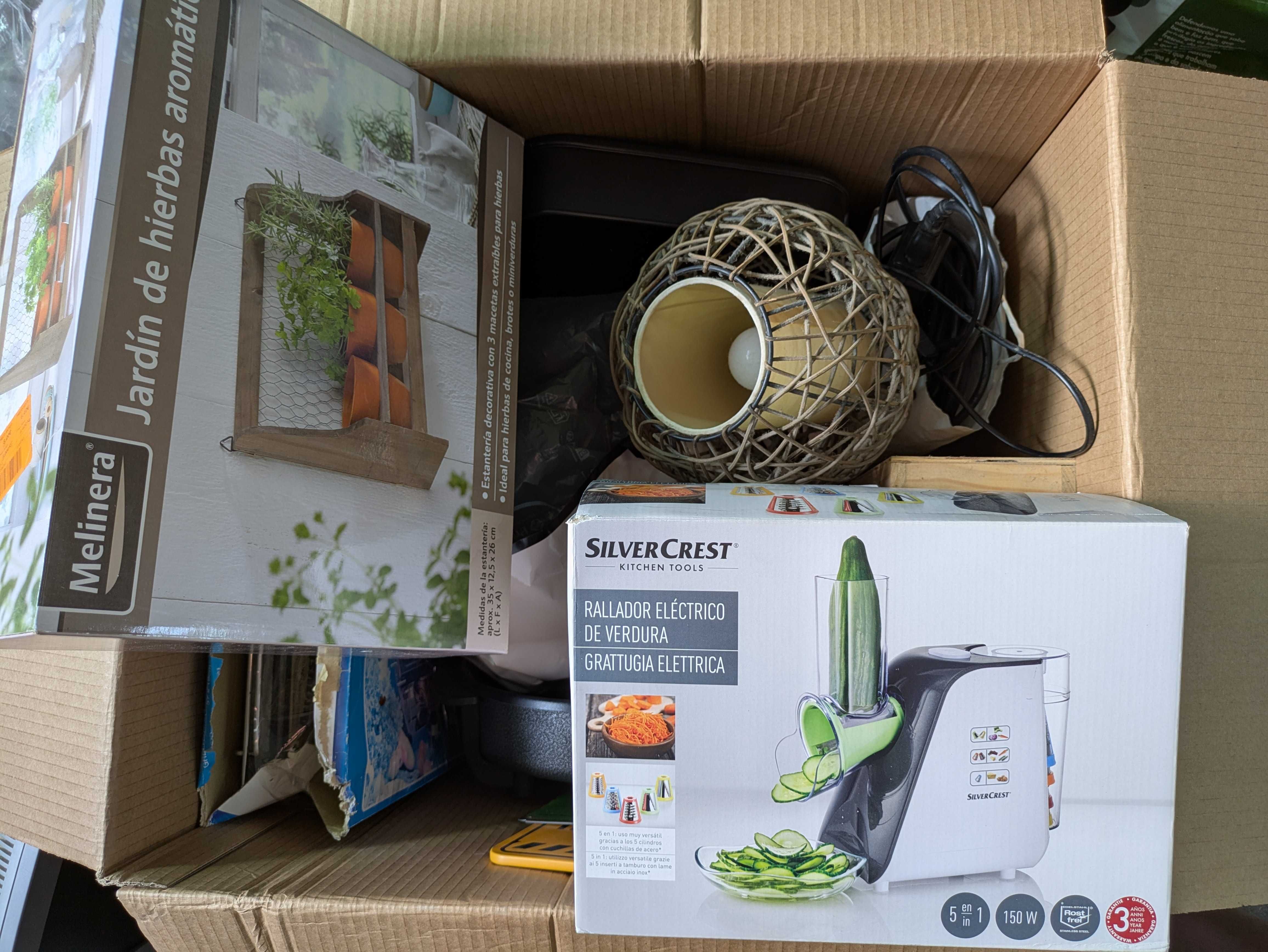 Lote Loiça, Material de Cozinha, Decoração e outras Bugigangas