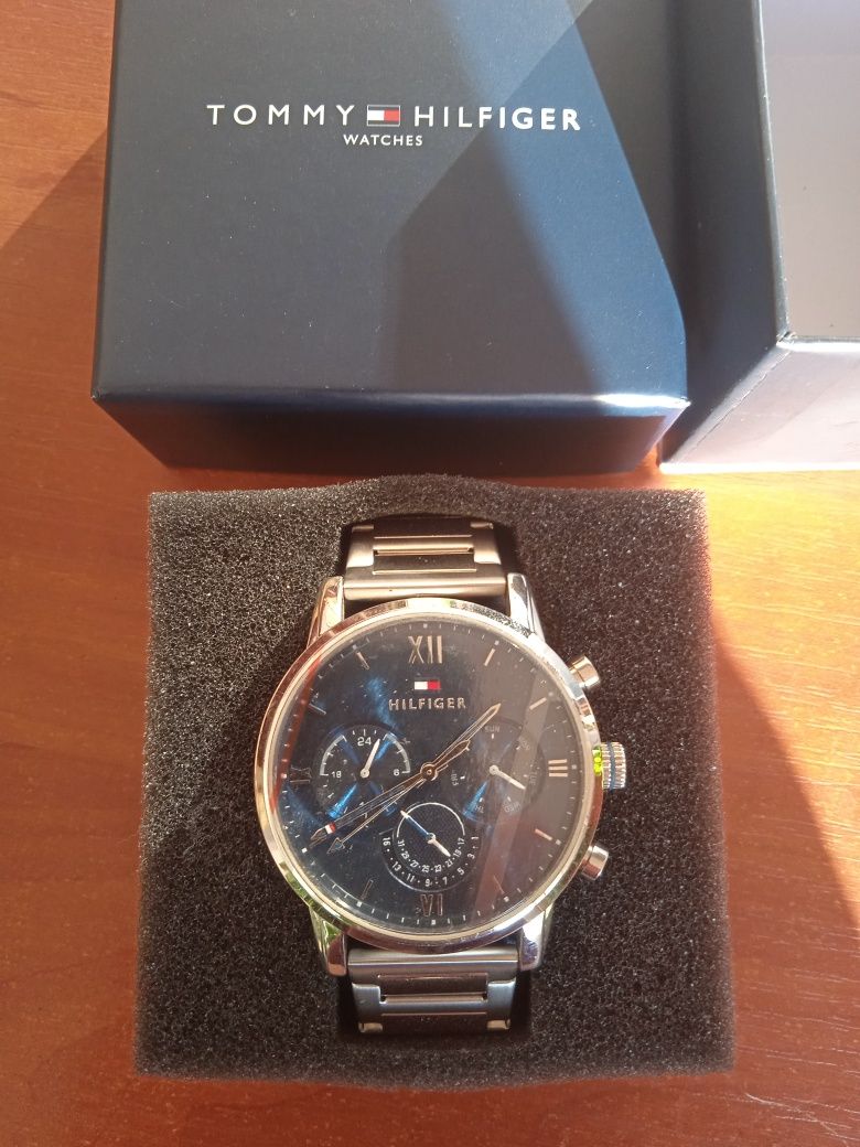 Часы Tommy Hilfiger
