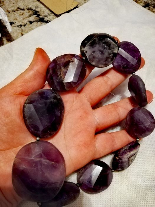 Piękny sznur ametystów