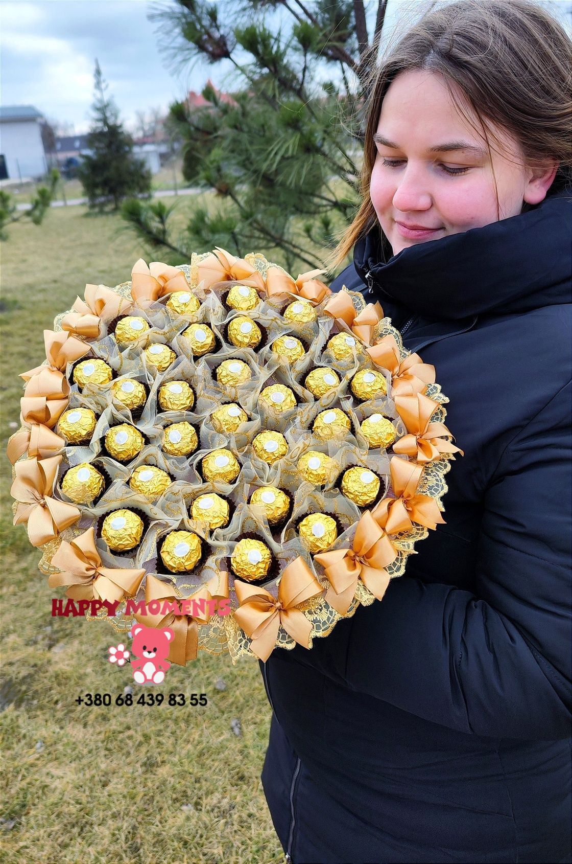 Великий золотистий букет із цукерок Ferrero Roscher букет из конфет