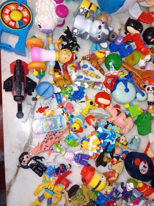 Conjunto de Bonecos e Figuras Diversos