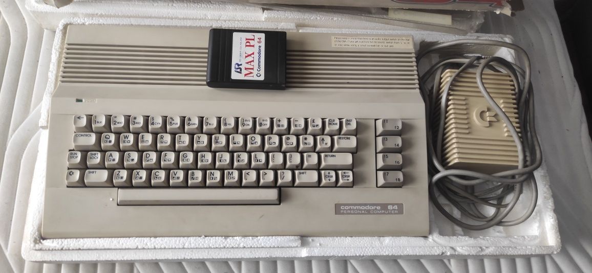 Komputer COMMODORE 64 C64 pudełko oryginalne