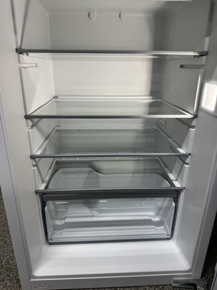 Малий вбудований холодильник Miele K 7103 D (втраиваемый)