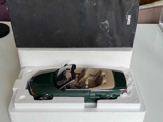 1:18 Kyosho BMW 328i (E46) Convertible / Oxford Green / Dealer Edition