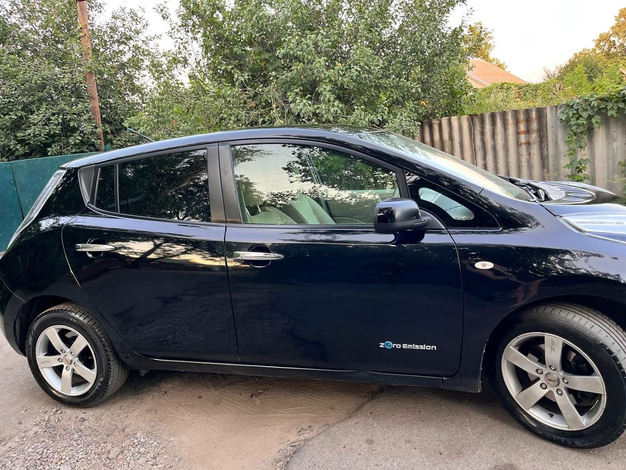 Продам Nissan Leaf