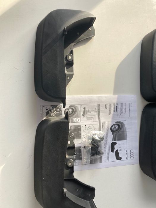 Audi Q3 2015-2018 Бризговики оригінал 4шт 8U0075111A 8U0075101A Рест