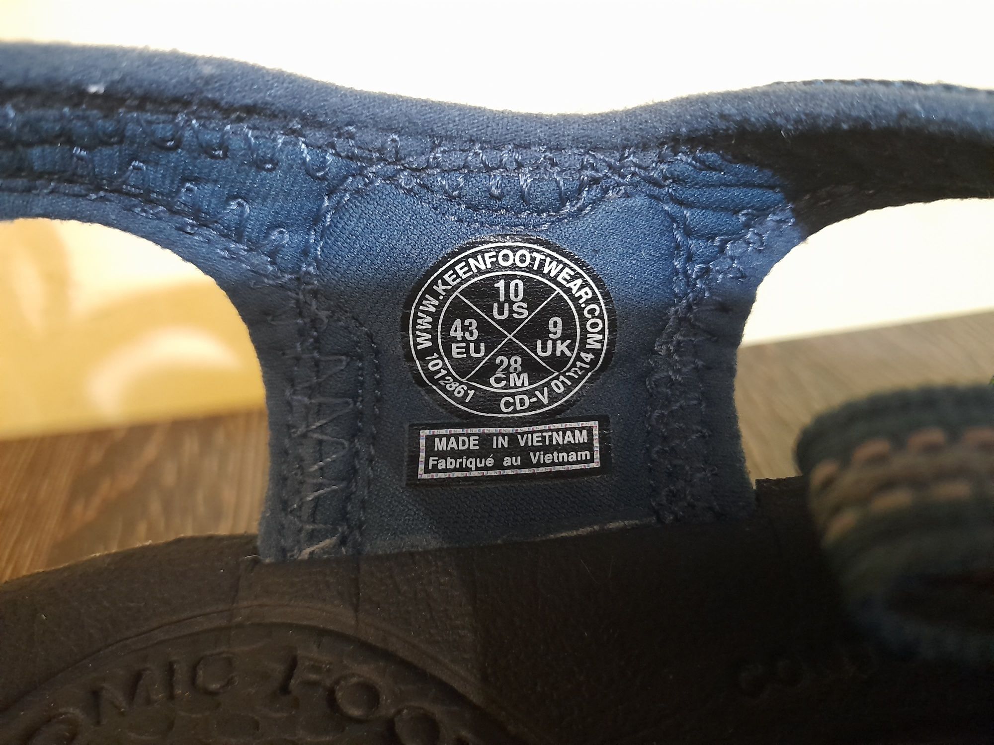 Оригінальні чоловічі трекінгові босоніжки сандалі Keen Clearwater CNX
