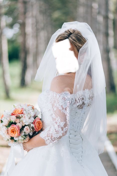 Свадебное платье 44размера,s ,в отличном состоянии.