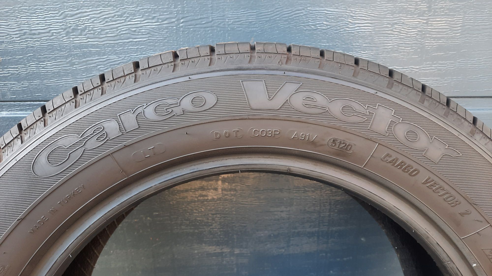Goodyear 215/60 R17 C CargoVector 2020