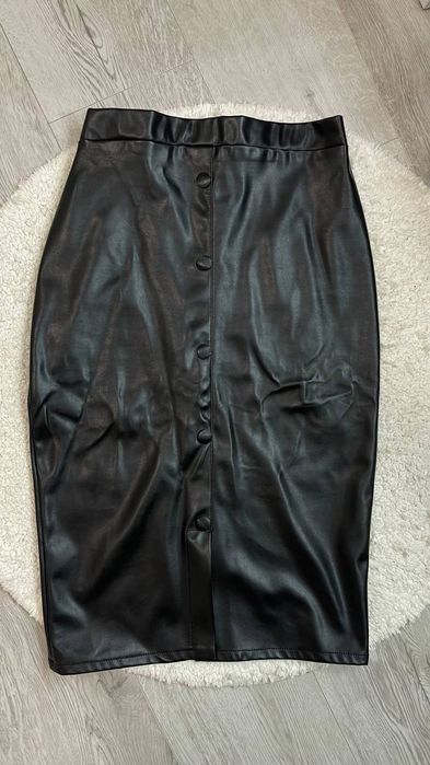 Шкіряна спідниця, до коліна