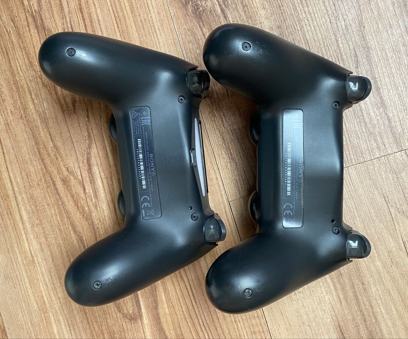 PlayStation 4 Slim 1TB +2 DualShock