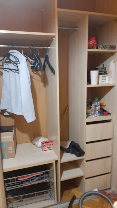 Szafa 3 drzwiowa z miejscem do siedzenia