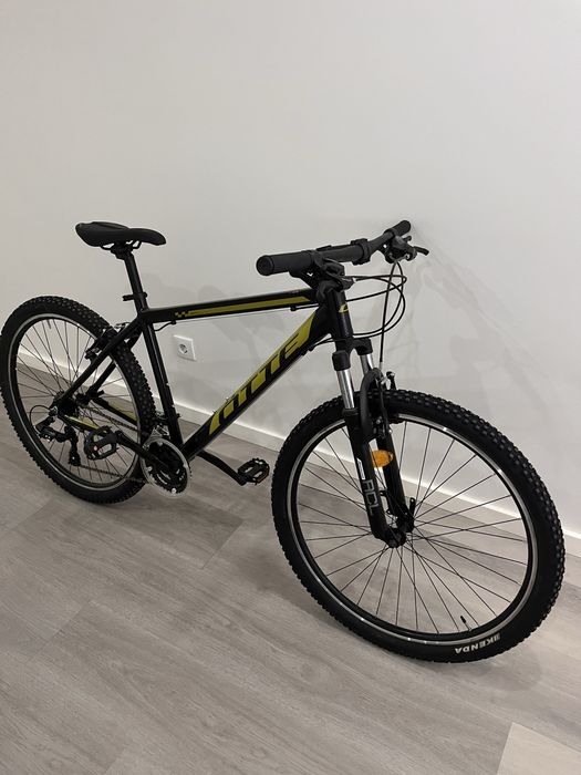 Bicicleta btt semi nova.