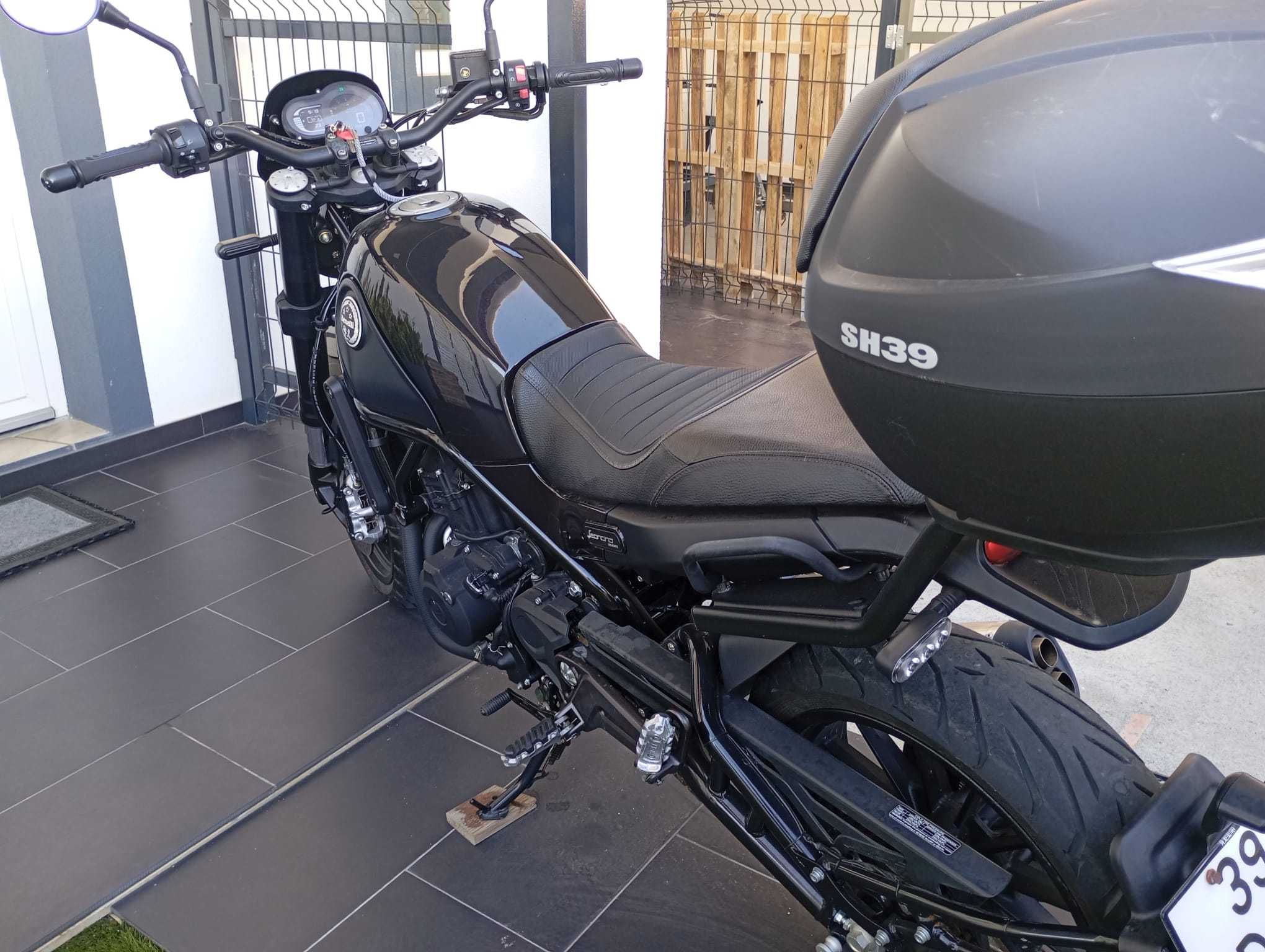 Benelli Leoncino 500