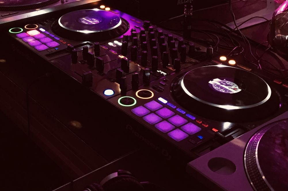 Kontroler dla DJ’a Pioneer DDJ 1000